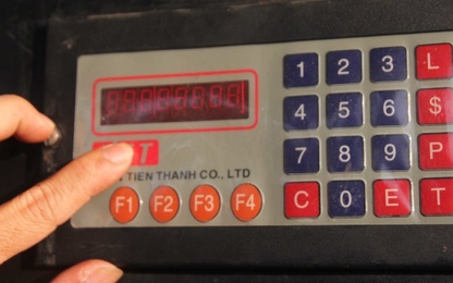 'Nút lạ' trong trụ bơm xăng khiến số nhảy loạn