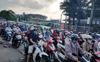 Xe máy là kẻ chiếm đất thành phố, thủ phạm gây ùn tắc giao thông