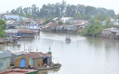 Hàng trăm hộ dân sống bất an bên miệng “hà bá”