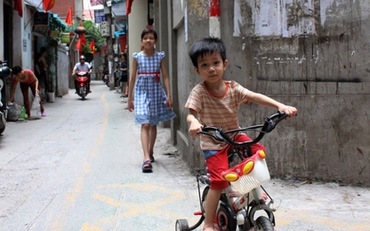 Làn đường ưu tiên cho trẻ em bất ngờ bị xóa bỏ sau 2 tháng