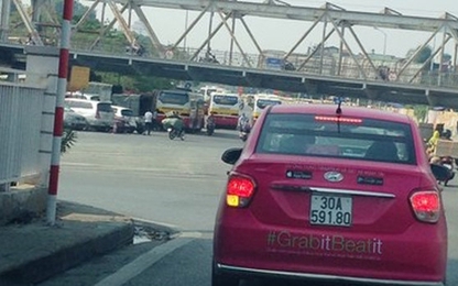 Taxi truyền thống “lột mào” cạnh tranh Uber, Grab