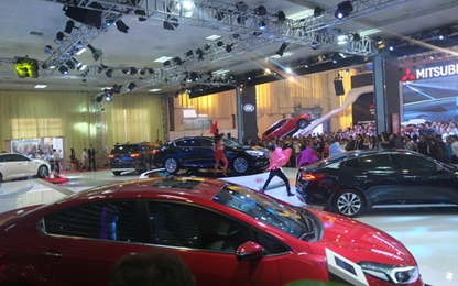 Chi hơn 1 tỷ USD để nhập khẩu ô tô nguyên chiếc