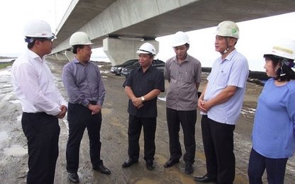 Bộ GTVT khẳng định không có chuyện cầu vượt biển dài nhất VN nứt dầm