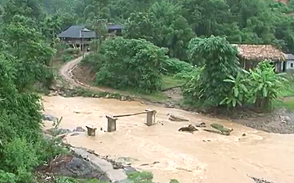 Nước dâng cao 2m, lũ ống cuốn chết 3 người ở Điện Biên