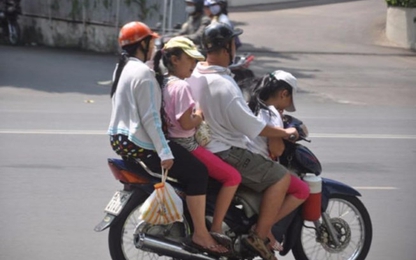 Trường hợp nào được đi xe máy kẹp 3?
