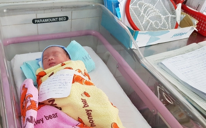 Sản phụ sinh con khi chồng dừng xe máy tại chốt đèn đỏ