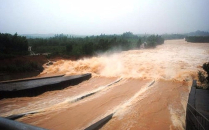 Hai cán bộ biên phòng bị lũ cuốn mất tích cùng ôtô