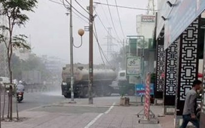 TP.HCM: Xe bồn chở xăng gây cháy nổ vì vướng dây điện hạ thế 220V