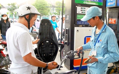 Thủ tướng yêu cầu báo cáo tình hình biến động giá xăng dầu