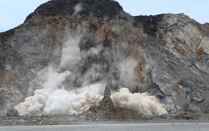 Nổ mìn khai thác đá, 2 người chết, 2 người bị thương