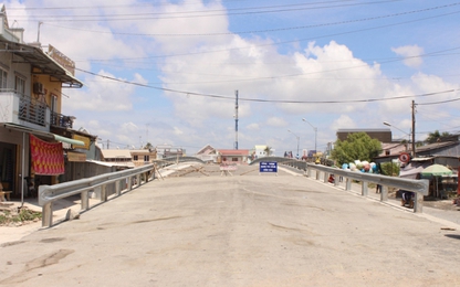 Cầu xây 6 năm chưa xong vì vướng… 1 hộ dân