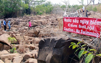 Thủy điện bất ngờ xả nước, hai cô gái bị lũ cuốn tử vong