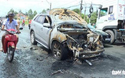 Ôtô 7 chỗ mất côn rồi bốc cháy khi đang chạy