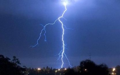 Kéo xe bò, 2 thanh niên bị sét đánh chết thương tâm