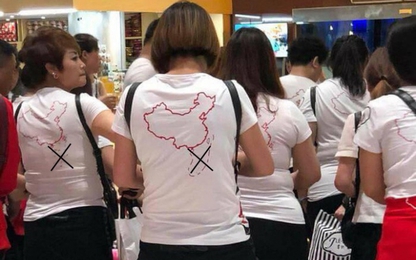 Đình chỉ 9 tháng công ty để khách Trung Quốc mặc áo 'đường lưỡi bò'