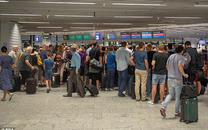 Sân bay Đức hủy chuyến, cảnh sát vũ trang ập tới vì món đồ chơi