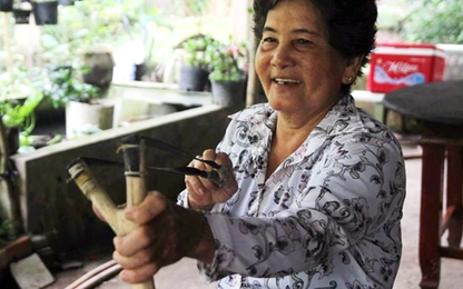 Phụ nữ xứ dừa chế ná thun, sắm ghe truy đuổi cát tặc