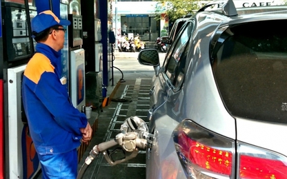 Vì sao giá xăng Việt Nam lại thấp hơn Lào, Campuchia?