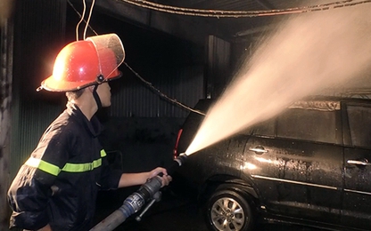 Cháy gara ở Đà Nẵng, nhiều ôtô bị thiêu rụi