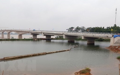 Cầu Việt Trì-Ba Vì bắc qua sông Hồng sẽ thông xe vào ngày 7/10