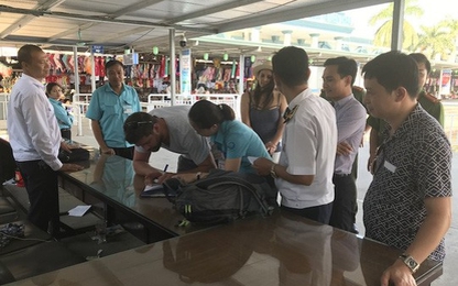 Cặp vợ chồng nước ngoài bị lừa khi đặt vé nghỉ tại vịnh Hạ Long