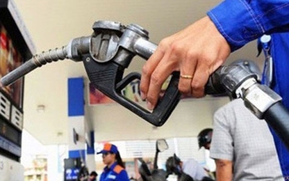 Giá xăng có thể giảm mạnh vào thứ Hai