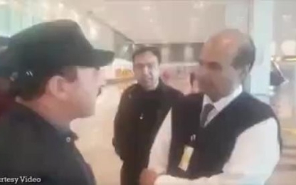 Hành khách đốt hành lý để phản đối máy bay hoãn chuyến