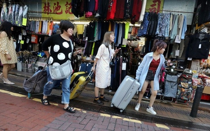 Luật mới Trung Quốc buộc người bán hàng xách tay phải nộp thuế