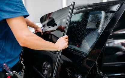 Dán kính ôtô quá tối màu, tài xế Mỹ sẽ bị phạt