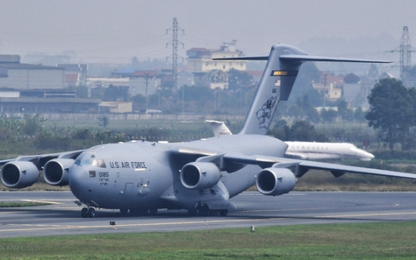 Vận tải cơ chở phương tiện phục vụ Tổng thống Mỹ tiếp tục đến HN