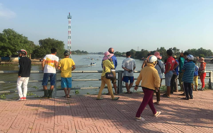 Thuyền lật, người cha bị thương cố cứu con rồi tử nạn thương tâm