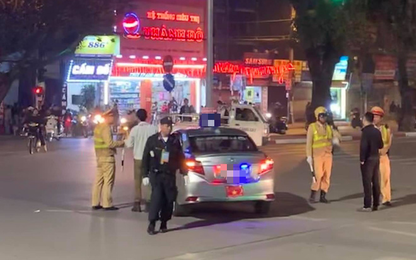 Xe taxi chạy lạc vào đoàn xe ưu tiên phục vụ Hội nghị thượng đỉnh