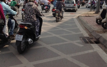 Đi xe máy vào vạch mắt võng bị phạt bao nhiêu?