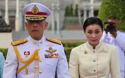 Hành trình từ tiếp viên hàng không tới Hoàng hậu của nữ tướng Thái Lan