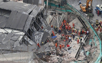 9 người mất tích trong đống đổ nát sau khi showroom Mercedes bị sập