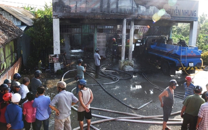 Cháy cây xăng ở Cà Mau, 2 người bị thương