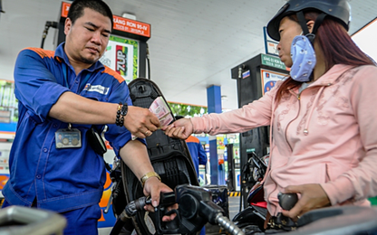 Giá dầu giảm do dự trữ các chế phẩm dầu mỏ của Mỹ tăng