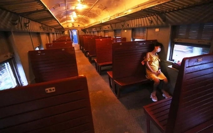 Tàu Hà Nội - Quảng Ninh vắng khách vẫn chạy vì 'phục vụ tiểu thương'