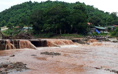 Điện Biên:Mưa lũ cuốn trôi 2 em nhỏ, mới tìm được thi thể 1 em