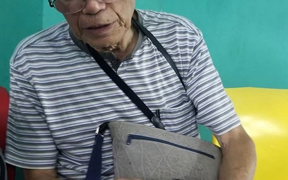 Cụ ông cảm kích khi được giúp truy tìm tài xế xích lô chặt chém