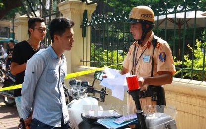 Cảnh sát có được dùng điện thoại ghi hình người vi phạm giao thông?