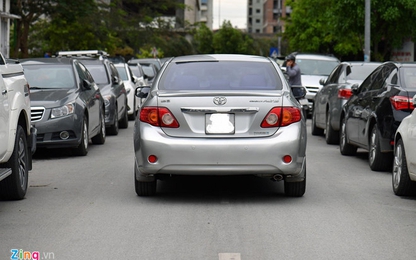 Giới taxi xin đối thoại với Thủ tướng sau khi bỏ quy định gắn mào Grab