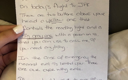 Mẩu ghi chú dễ thương của tiếp viên hàng không cho hành khách khiếm thính