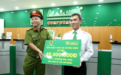 Nhặt được 56 triệu, một năm sau tài xế taxi được hưởng 49 triệu