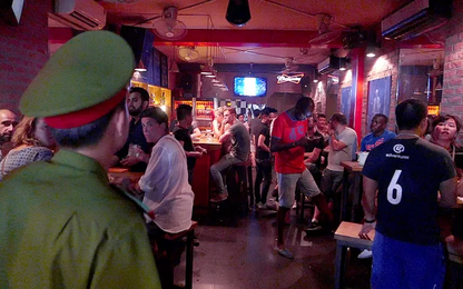 Ba năm thí điểm xé rào 'giờ giới nghiêm'