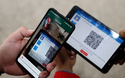 Đổ xăng, trả tiền bằng ví điện tử