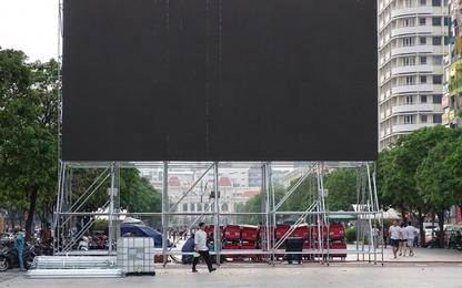 Lắp 5 màn hình ở đường Nguyễn Huệ cổ vũ tuyển Việt Nam