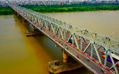 Lắp tấm chống ồn ở cầu Chương Dương