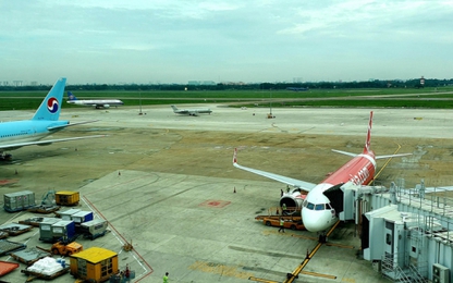 Chuyến bay hạ cánh khẩn cấp do pin dự phòng nổ, hành khách có lỗi?