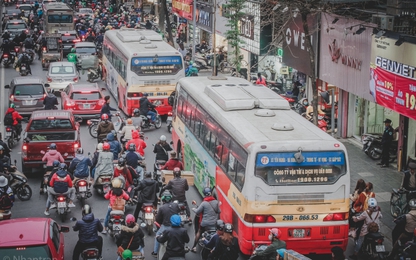 400 đơn đăng ký làm thẻ vé xe buýt miễn phí mỗi ngày